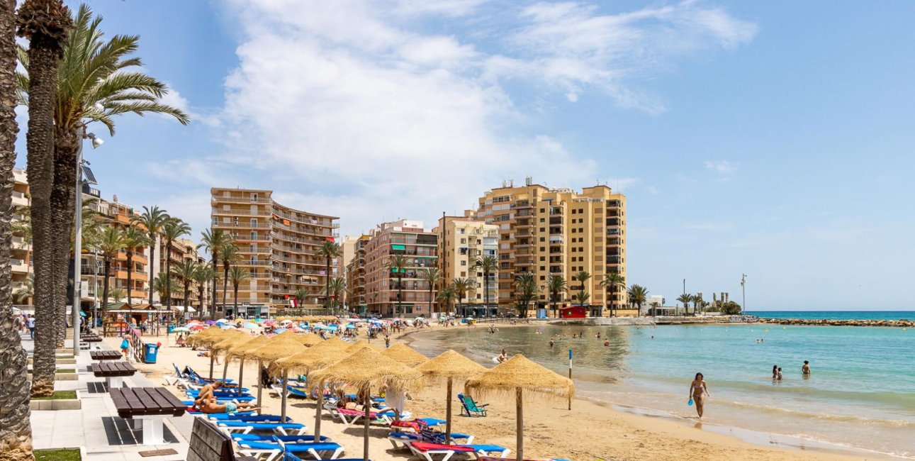 Resale - Apartment / flat -
Torrevieja - Playa del Cura