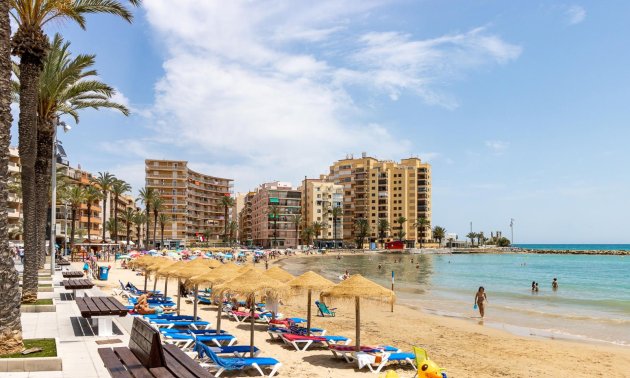 Resale - Apartment / flat -
Torrevieja - Playa del Cura