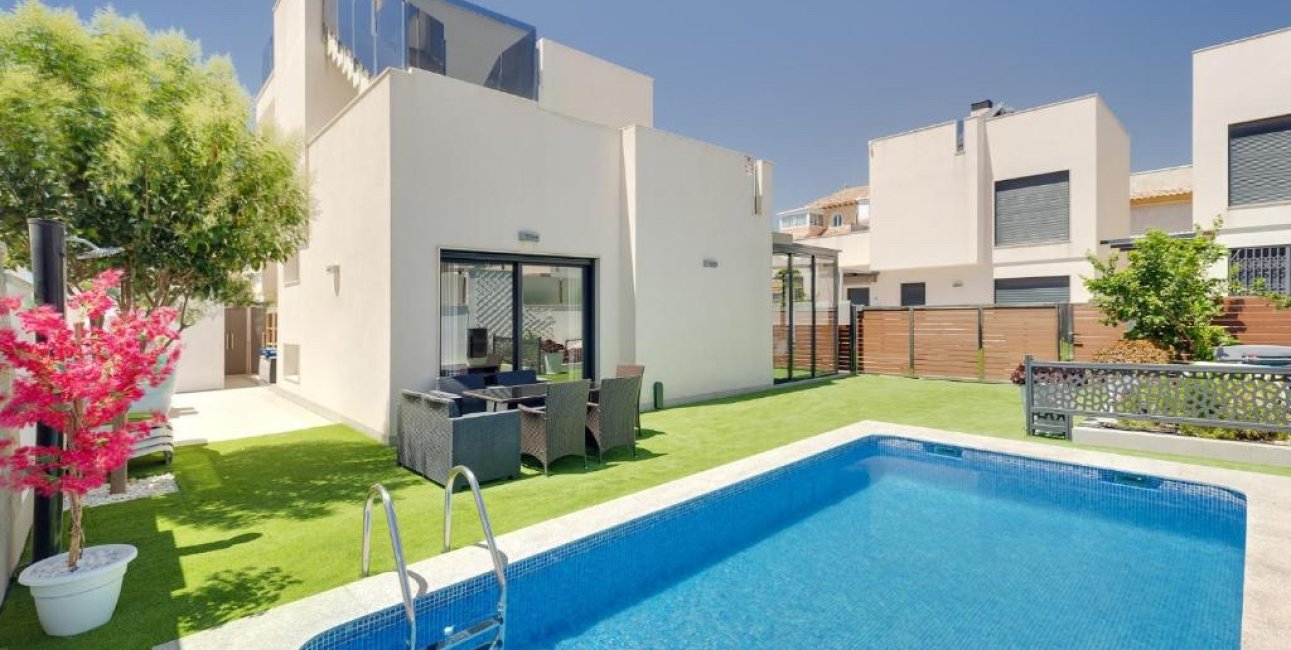 Resale - Villa -
Torrevieja - Aguas Nuevas
