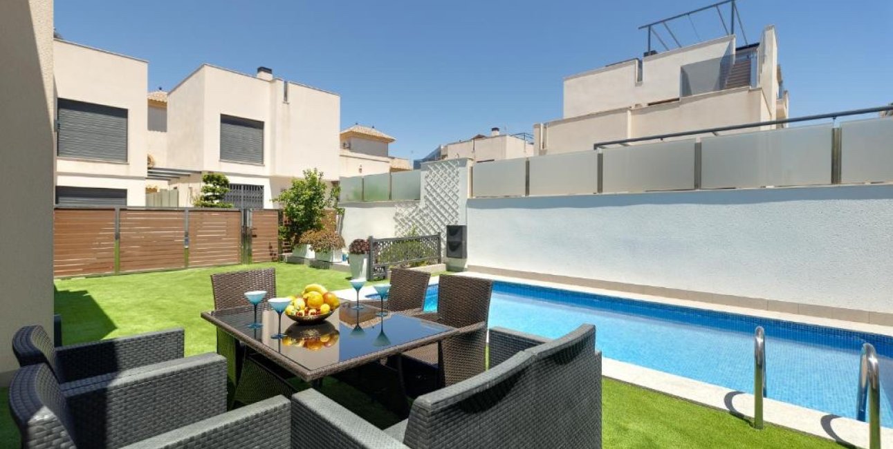 Resale - Villa -
Torrevieja - Aguas Nuevas