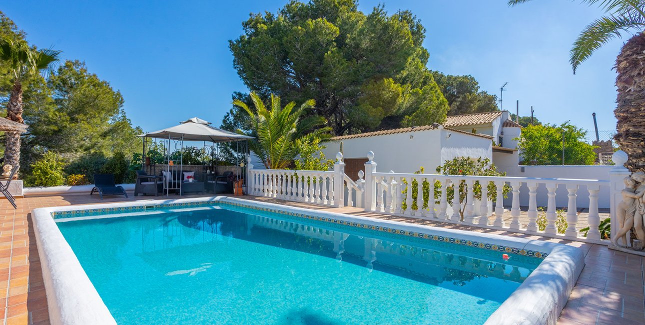 Resale - Villa -
Orihuela Costa - Villamartin