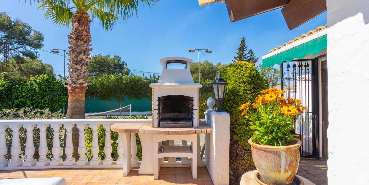Resale - Villa -
Orihuela Costa - Villamartin