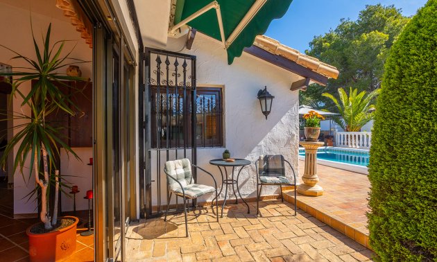 Resale - Villa -
Orihuela Costa - Villamartin