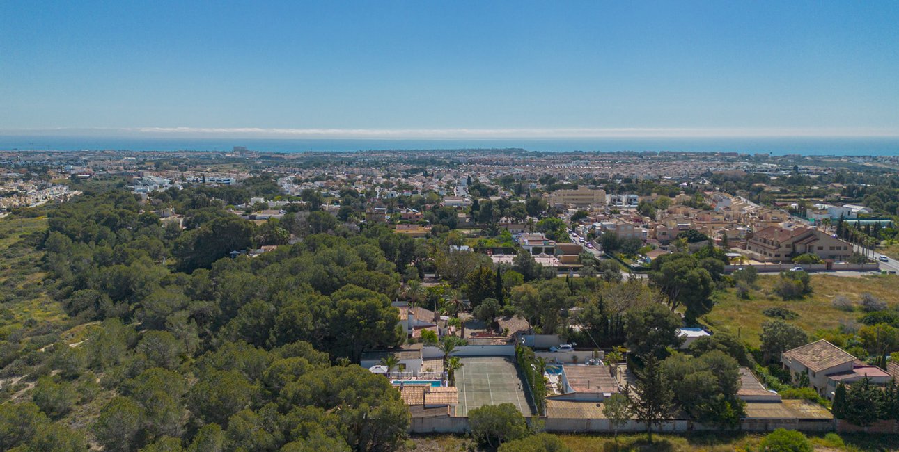 Resale - Villa -
Orihuela Costa - Villamartin