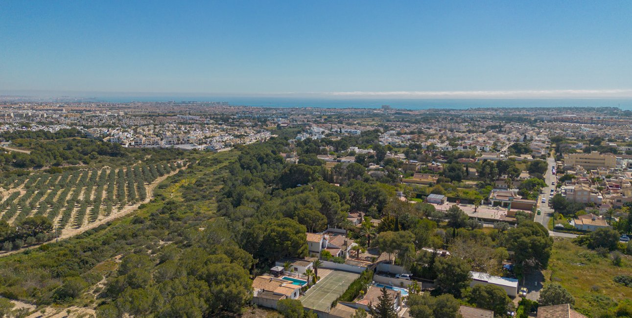 Resale - Villa -
Orihuela Costa - Villamartin