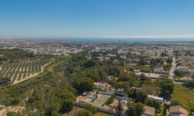 Resale - Villa -
Orihuela Costa - Villamartin
