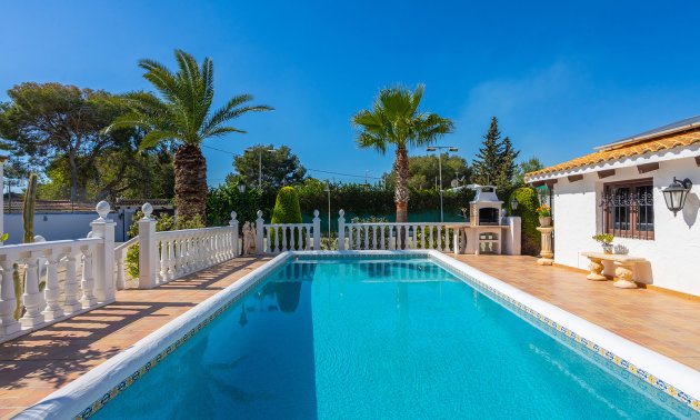 Resale - Villa -
Orihuela Costa - Villamartin