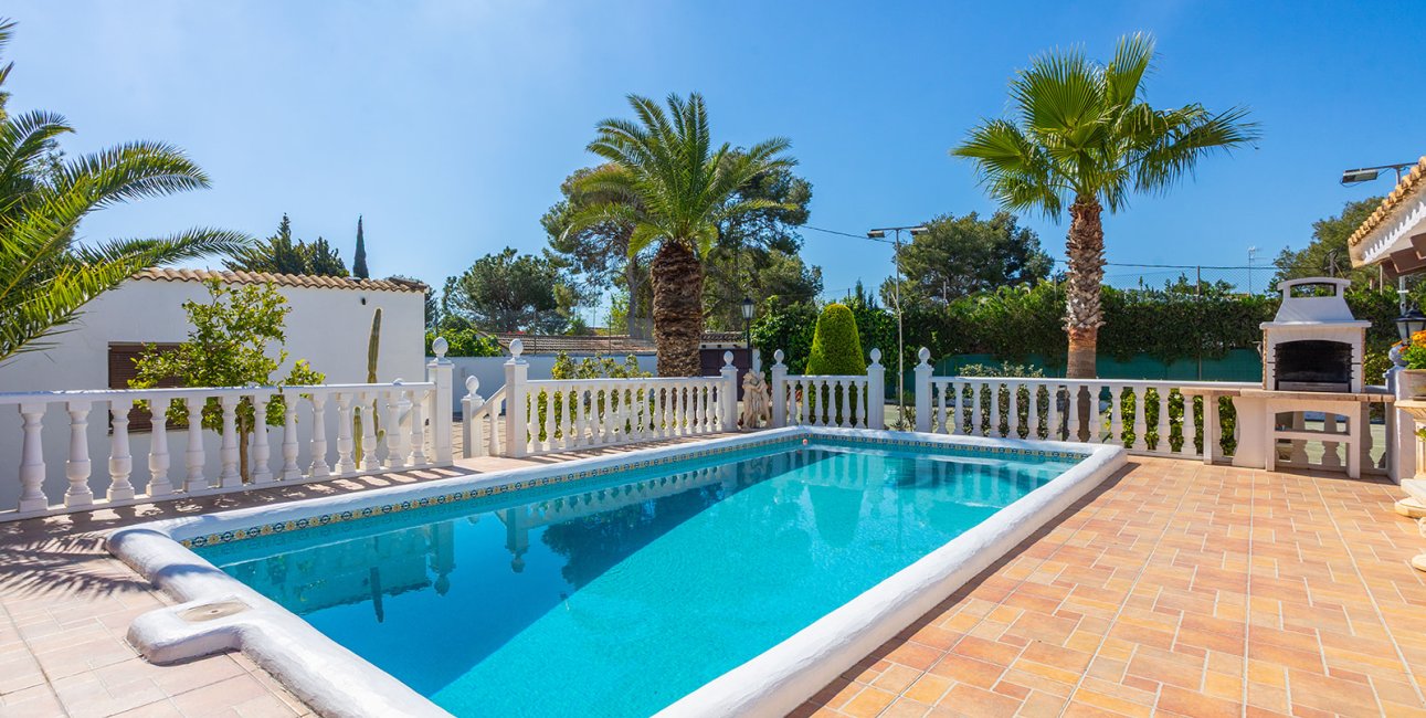 Resale - Villa -
Orihuela Costa - Villamartin
