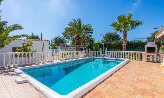 Resale - Villa -
Orihuela Costa - Villamartin