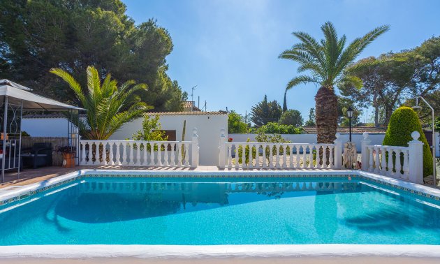 Resale - Villa -
Orihuela Costa - Villamartin