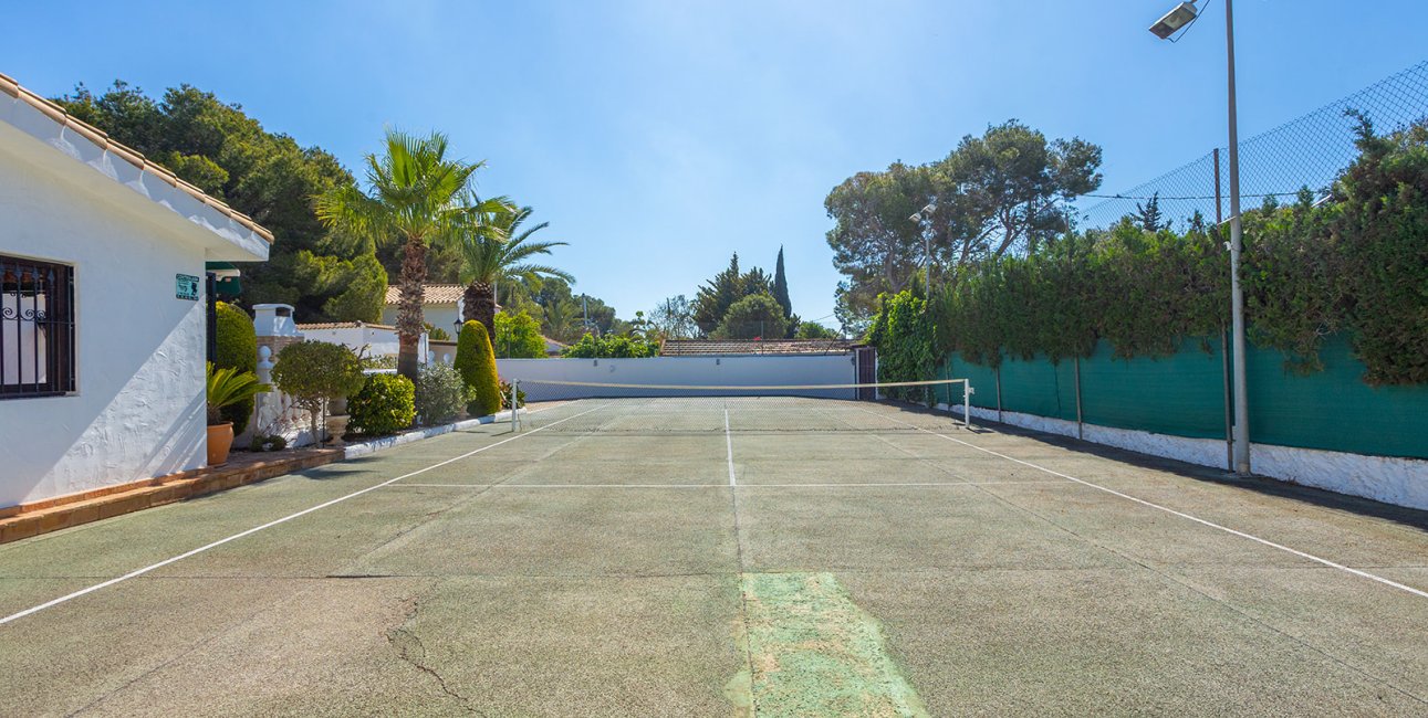 Resale - Villa -
Orihuela Costa - Villamartin