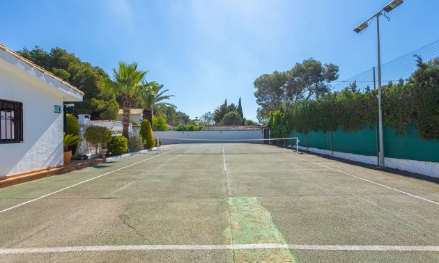 Resale - Villa -
Orihuela Costa - Villamartin