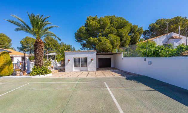 Resale - Villa -
Orihuela Costa - Villamartin