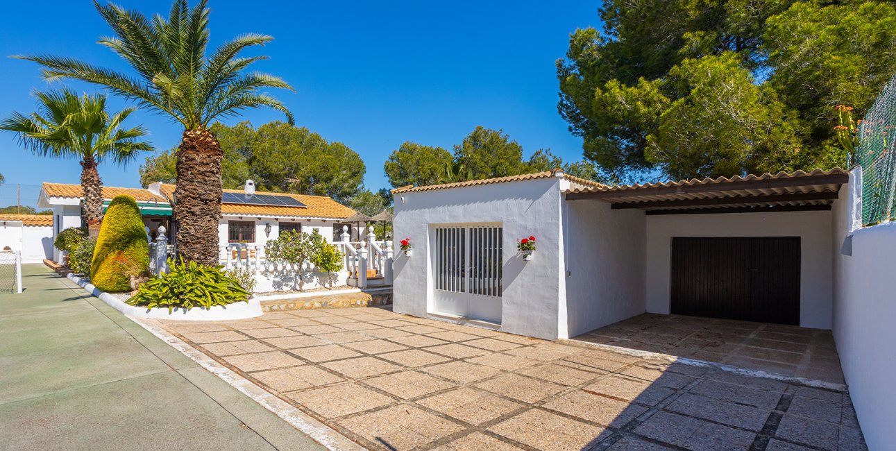 Resale - Villa -
Orihuela Costa - Villamartin