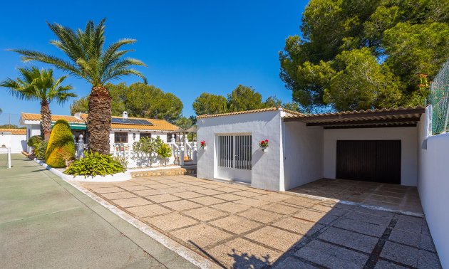 Resale - Villa -
Orihuela Costa - Villamartin