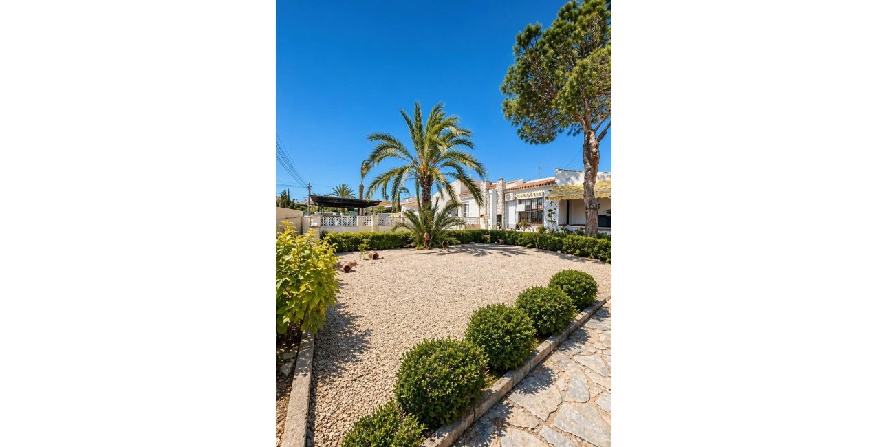 Resale - Villa -
Torrevieja - Aguas Nuevas