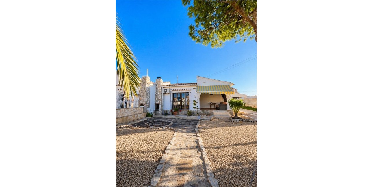 Resale - Villa -
Torrevieja - Aguas Nuevas