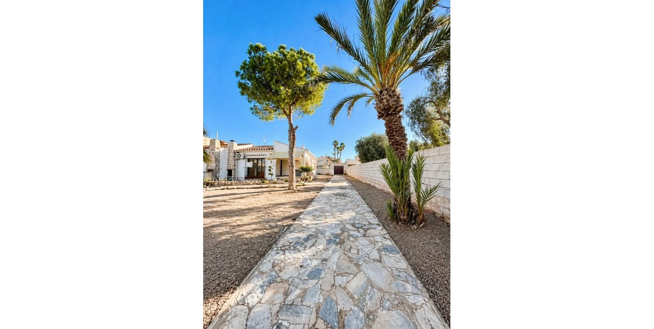 Resale - Villa -
Torrevieja - Aguas Nuevas