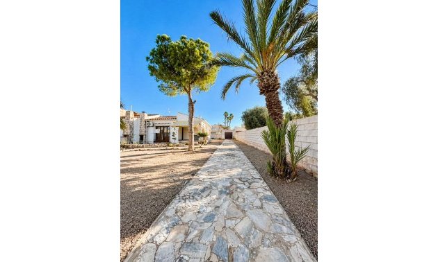 Resale - Villa -
Torrevieja - Aguas Nuevas