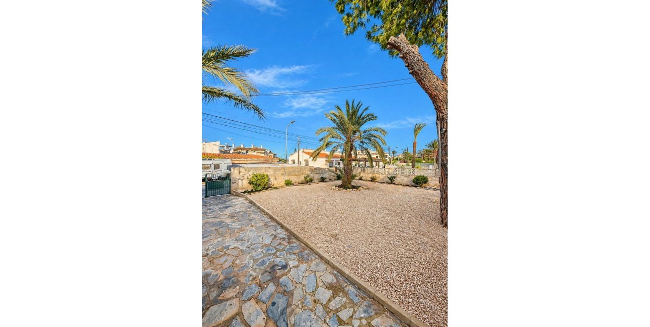 Resale - Villa -
Torrevieja - Aguas Nuevas
