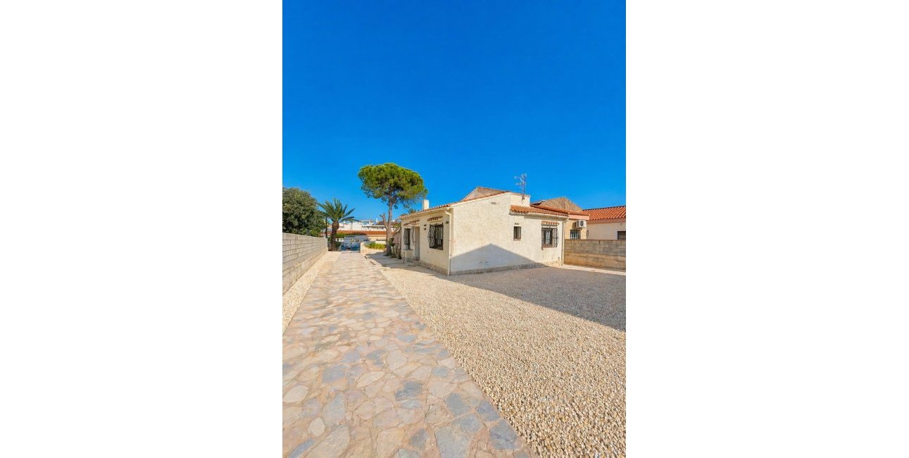 Resale - Villa -
Torrevieja - Aguas Nuevas