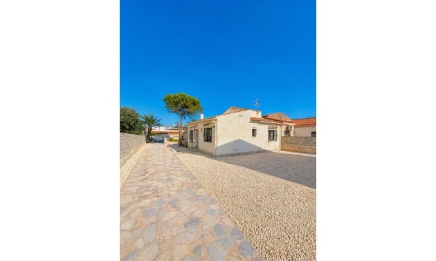 Resale - Villa -
Torrevieja - Aguas Nuevas