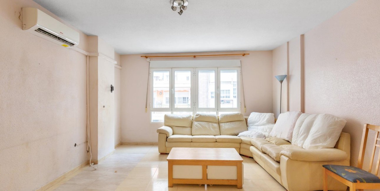 Resale - Apartment / flat -
Torrevieja - Paseo maritimo