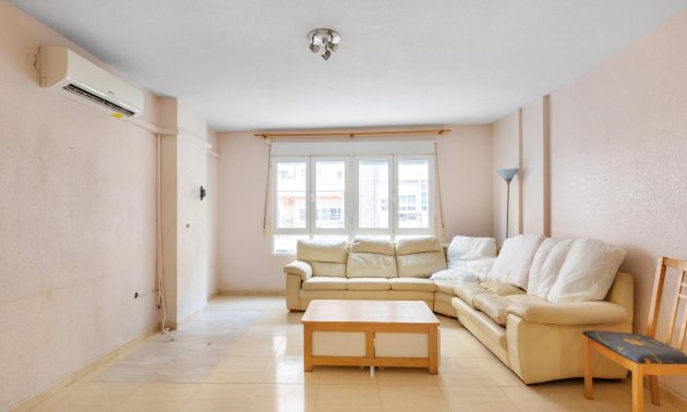 Resale - Apartment / flat -
Torrevieja - Paseo maritimo