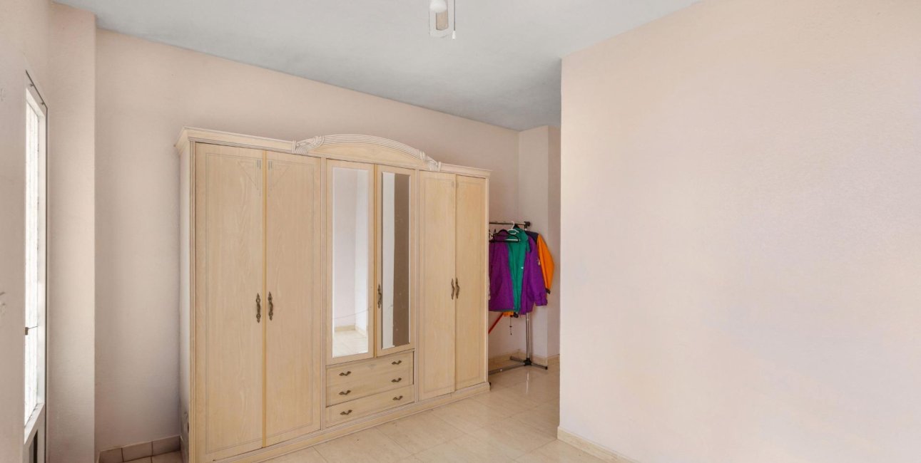 Resale - Apartment / flat -
Torrevieja - Paseo maritimo