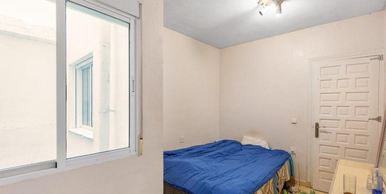 Resale - Apartment / flat -
Torrevieja - Paseo maritimo