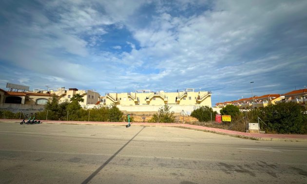 Rynek wtórny - Działka / Grunt -
Orihuela Costa - La Florida
