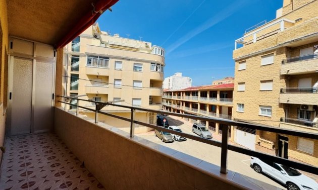 Resale - Apartment / flat -
Torrevieja - La Mata