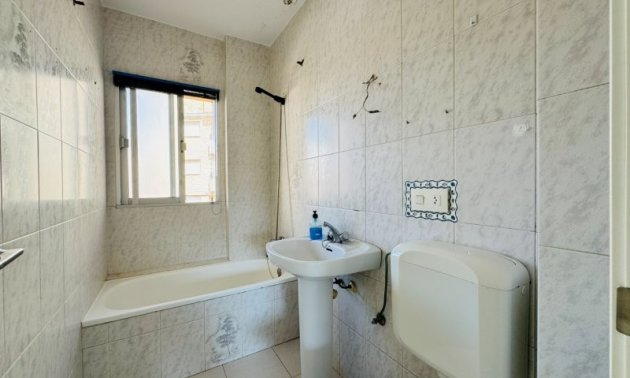 Resale - Apartment / flat -
Torrevieja - La Mata