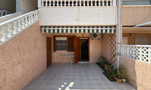 Resale - Bungalow -
Torrevieja - Playa de los Naufragos
