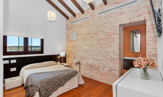 Resale - Villa -
Algorfa - La Finca Golf Resort