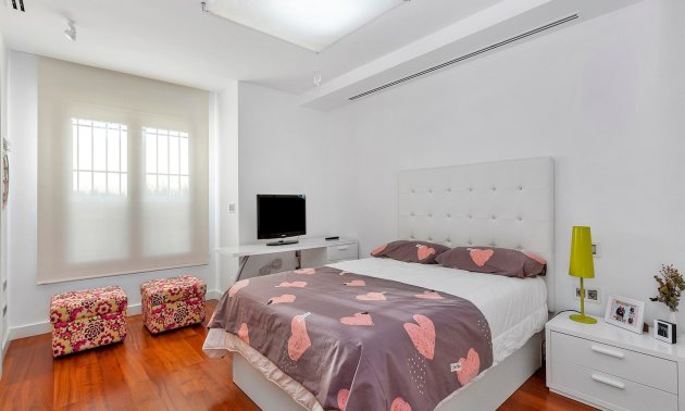 Resale - Villa -
Algorfa - La Finca Golf Resort