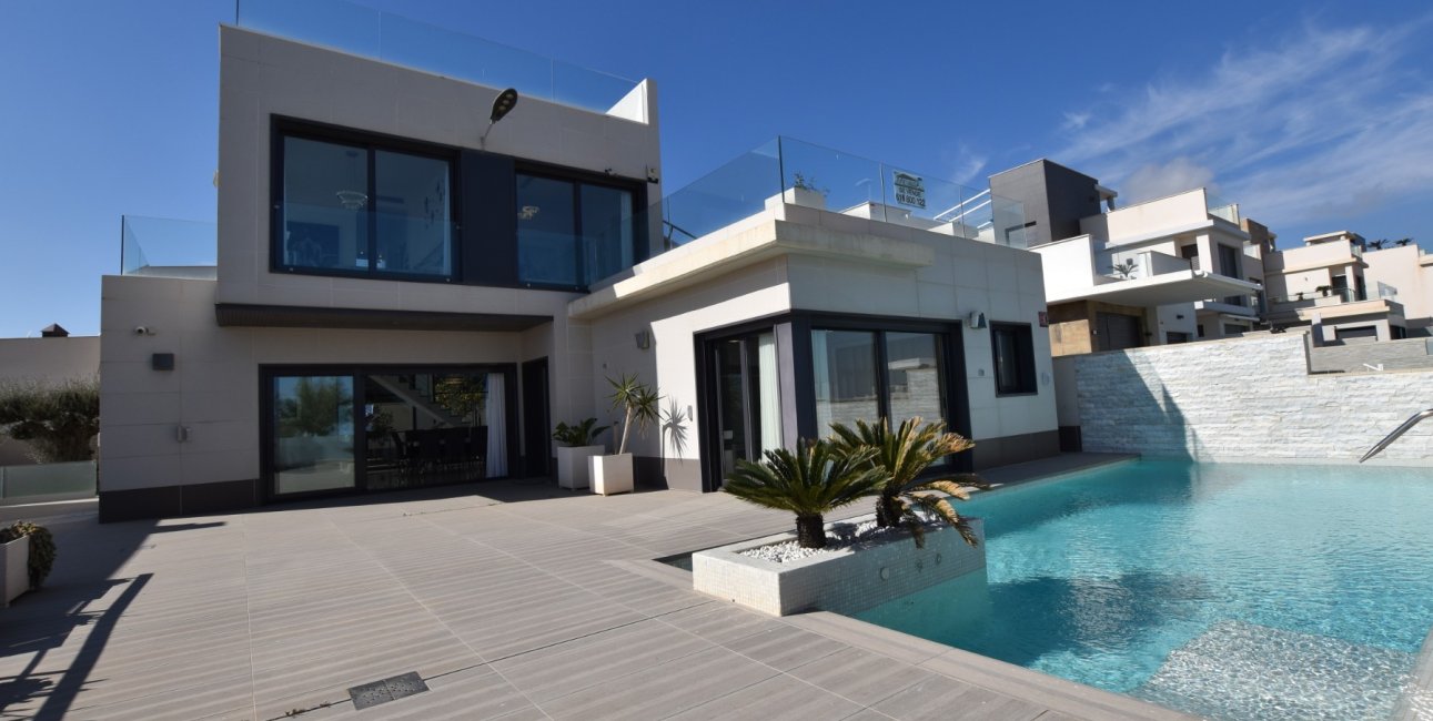 Resale - Villa -
San Miguel de Salinas - La Cañada - Los Alcores