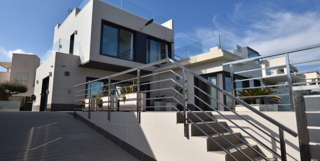 Resale - Villa -
San Miguel de Salinas - La Cañada - Los Alcores