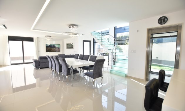Resale - Villa -
San Miguel de Salinas - La Cañada - Los Alcores