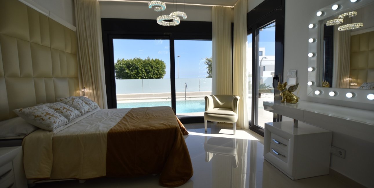 Resale - Villa -
San Miguel de Salinas - La Cañada - Los Alcores