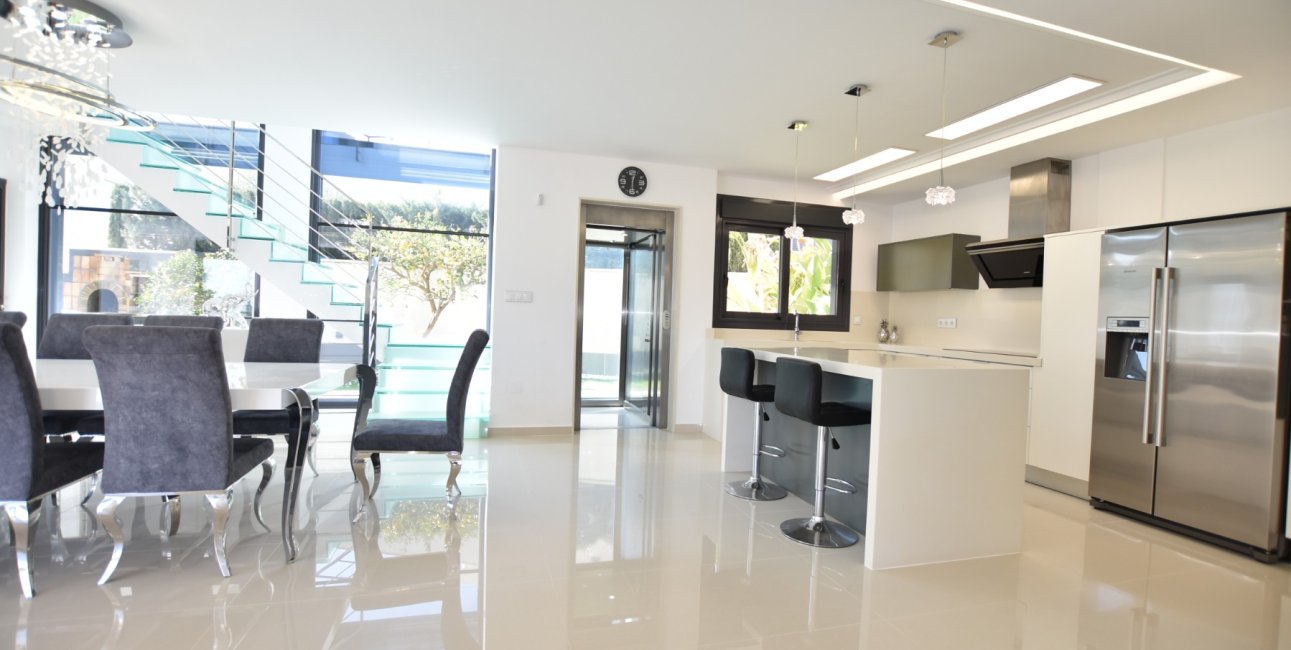 Resale - Villa -
San Miguel de Salinas - La Cañada - Los Alcores