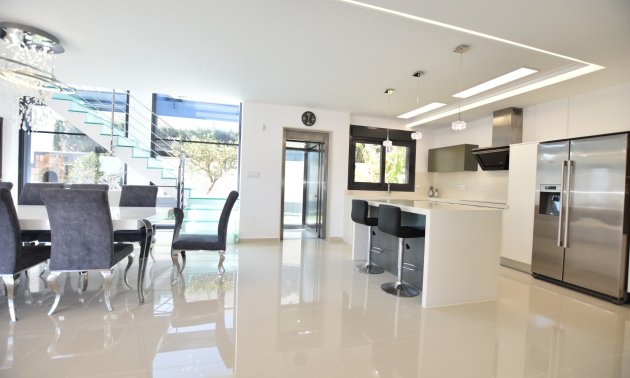 Resale - Villa -
San Miguel de Salinas - La Cañada - Los Alcores