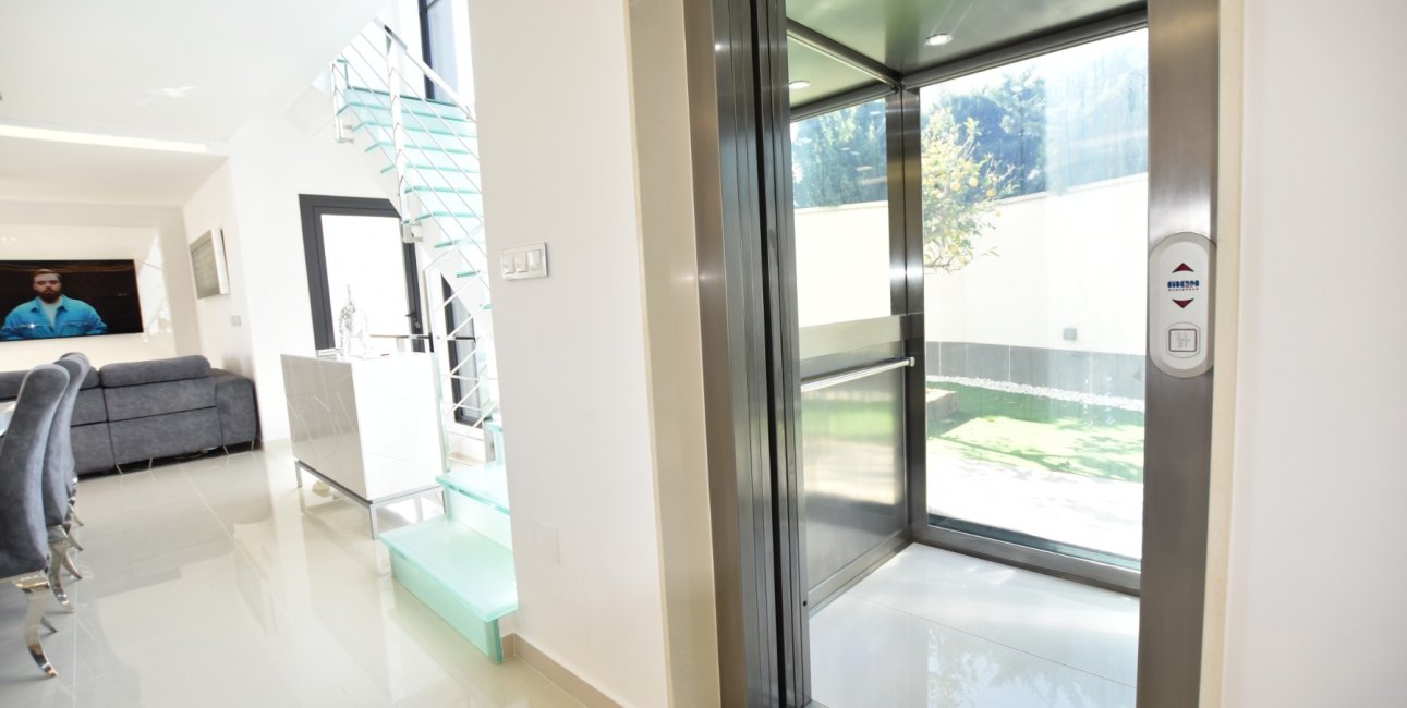 Resale - Villa -
San Miguel de Salinas - La Cañada - Los Alcores