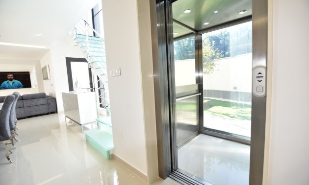 Resale - Villa -
San Miguel de Salinas - La Cañada - Los Alcores