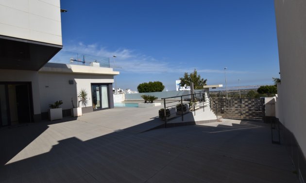 Resale - Villa -
San Miguel de Salinas - La Cañada - Los Alcores
