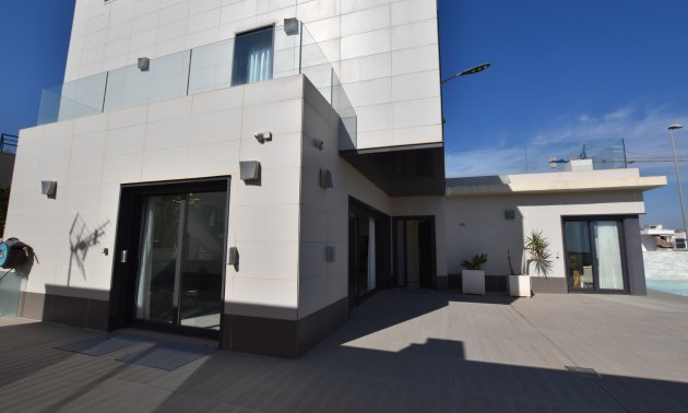 Resale - Villa -
San Miguel de Salinas - La Cañada - Los Alcores