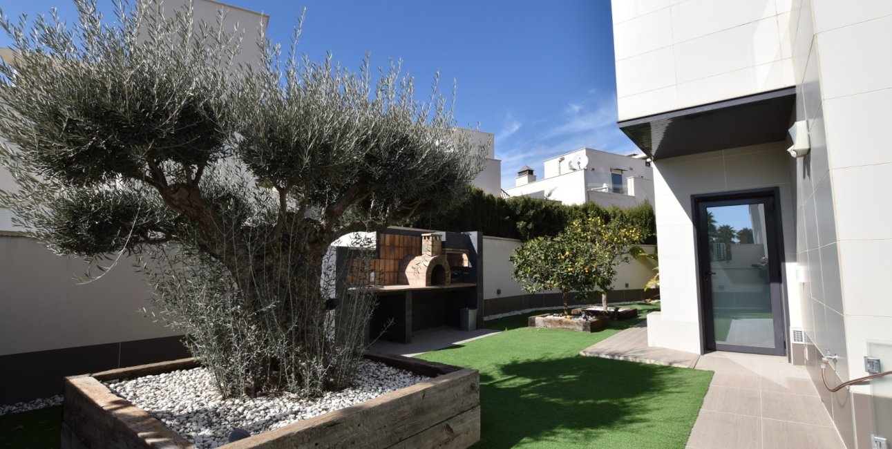 Resale - Villa -
San Miguel de Salinas - La Cañada - Los Alcores