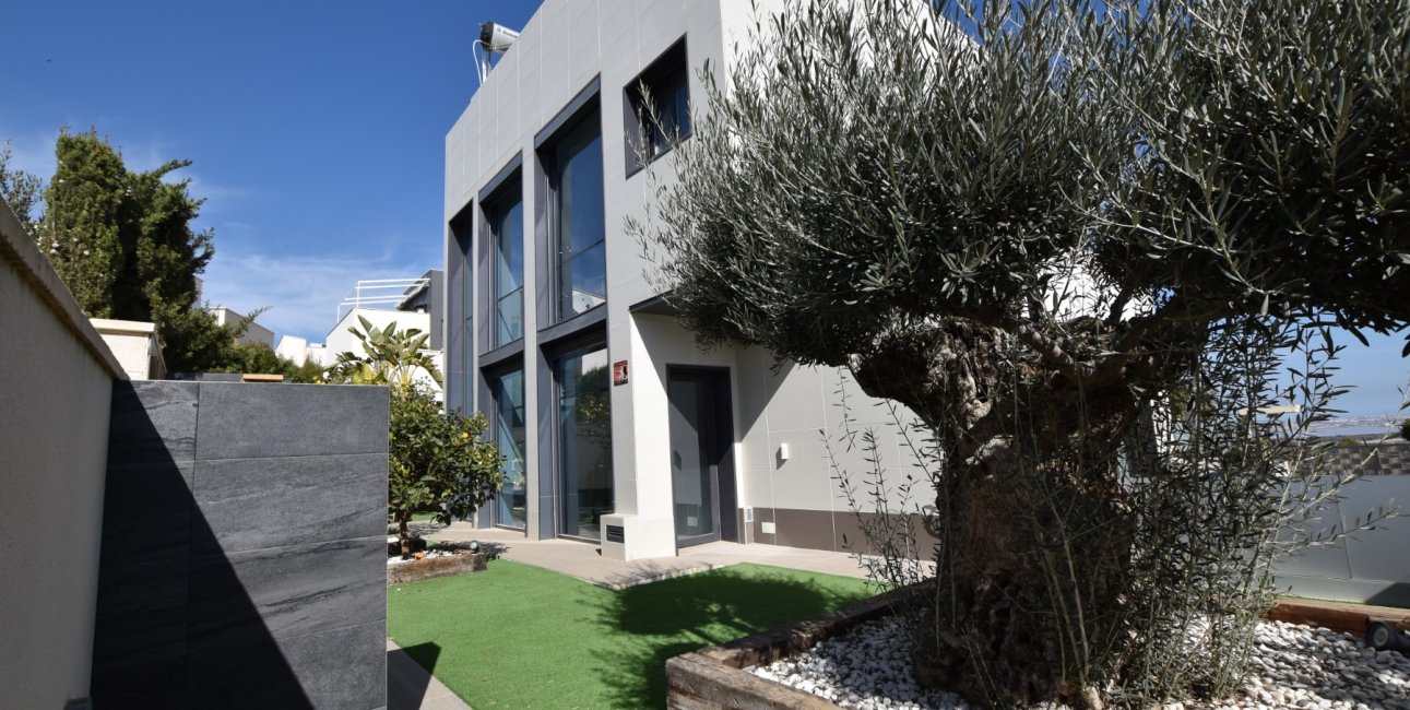 Resale - Villa -
San Miguel de Salinas - La Cañada - Los Alcores