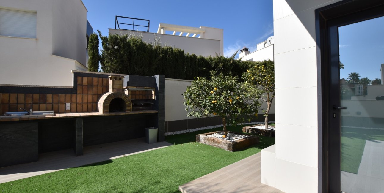 Resale - Villa -
San Miguel de Salinas - La Cañada - Los Alcores