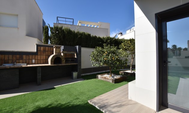 Resale - Villa -
San Miguel de Salinas - La Cañada - Los Alcores